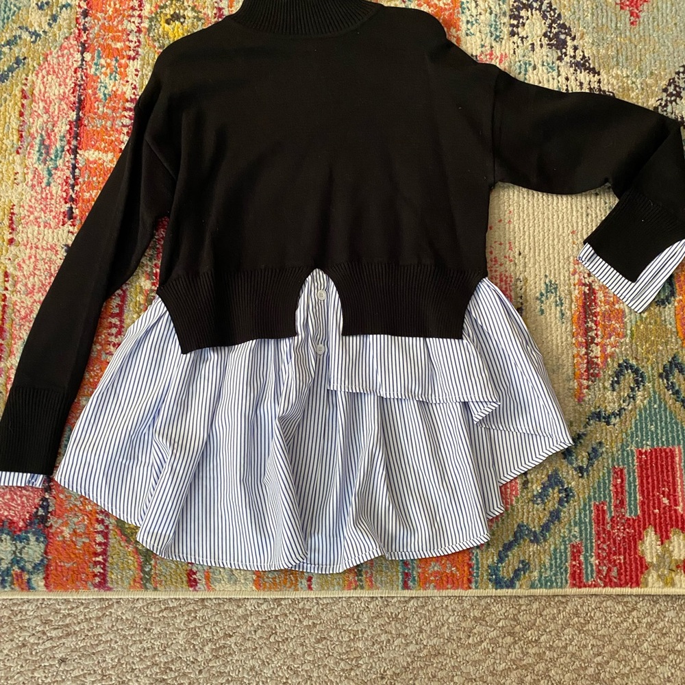 Cute knit turtleneck with asymmetrical shirt tails
